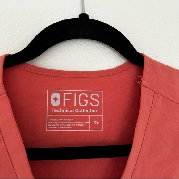 FIGS Casma 3 Pockets Scrub Top V Neck Clay Color Short Sleeves Size XS Women’s - Picture 7 of 10